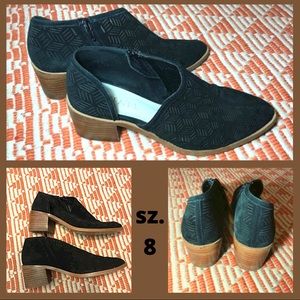 Black Wood Block Heel Sz 8/38 EU Bootie 1. State. Minimalist. Laser Cut.